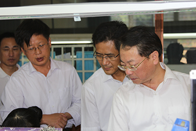 福建省紀(jì)委副書(shū)記、監(jiān)察廳廳長(zhǎng)陳善光一行視察虹潤(rùn)公司